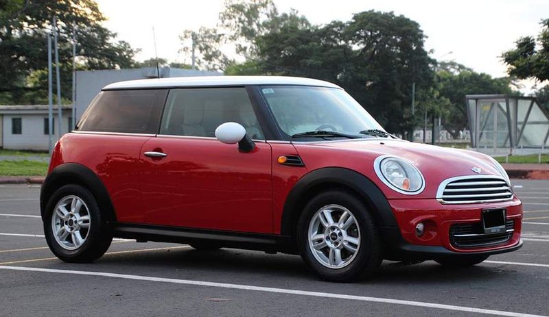 MINI Cooper • 2011 • 123,456 km 1