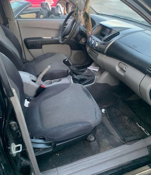 Mitsubishi L200 • 2006 • 60,000 km 2