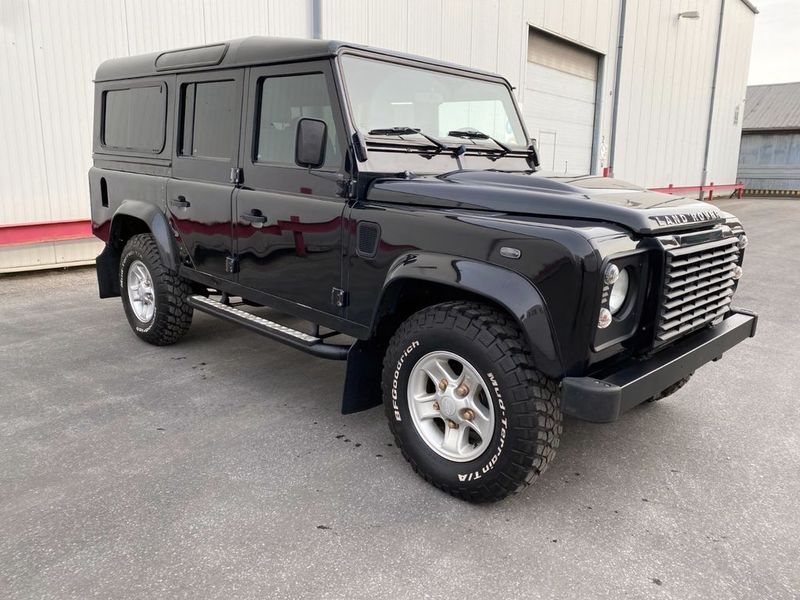 Land Rover Defender • 2009 • 86,700 km 2