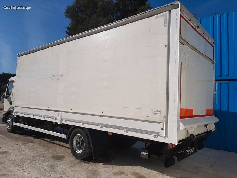 Volvo 240 • 2012 • 400,000 km 2