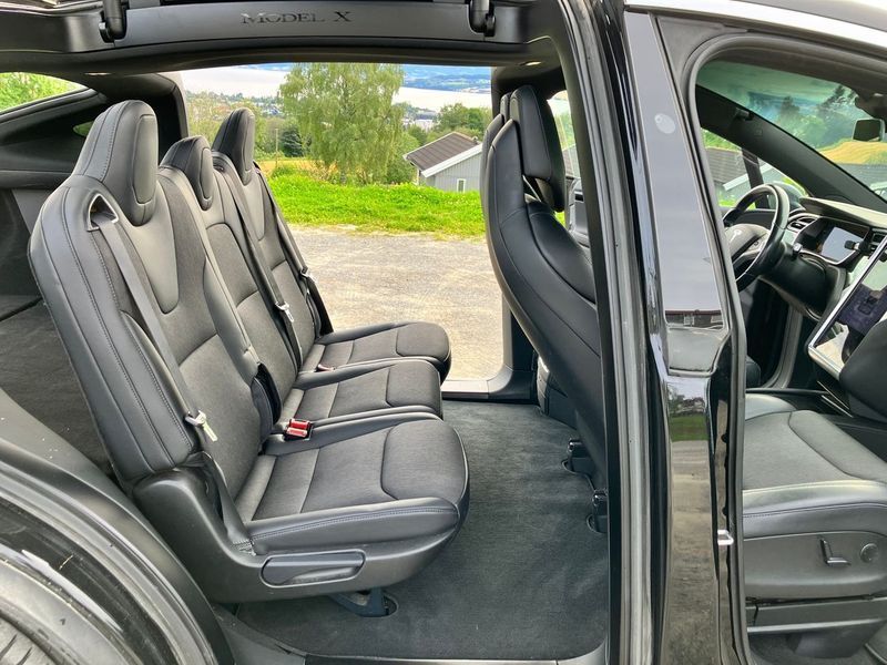 Tesla Model S • 2017 • 124,900 km 2