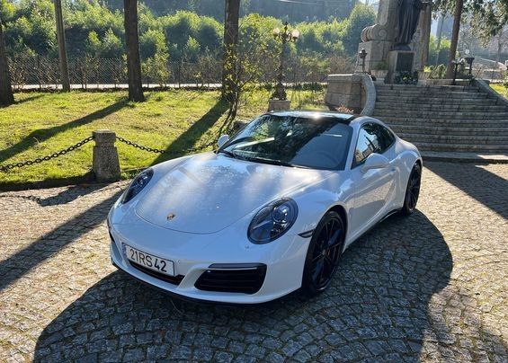 Porsche 911 Carrera • 2016 • 34,300 km 3