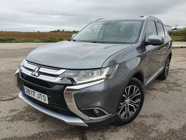 Mitsubishi Outlander • 2016 • 102,000 km 1