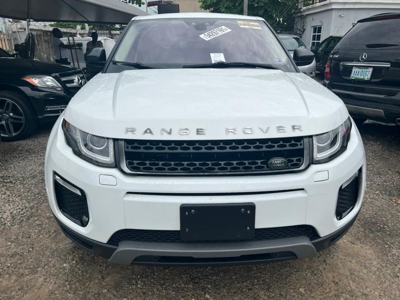 Land Rover Range Rover Velar • 2016 • 3 km 4