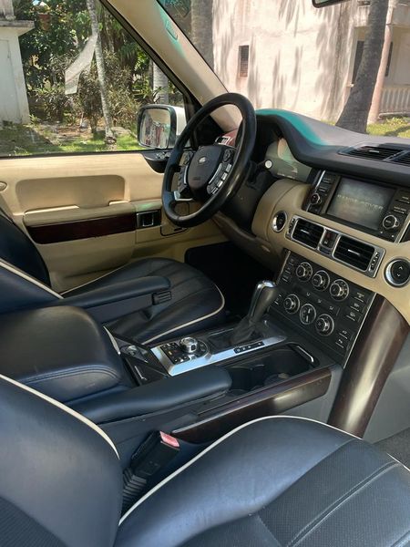 Land Rover Range Rover • 2011 • 154,000 km 9