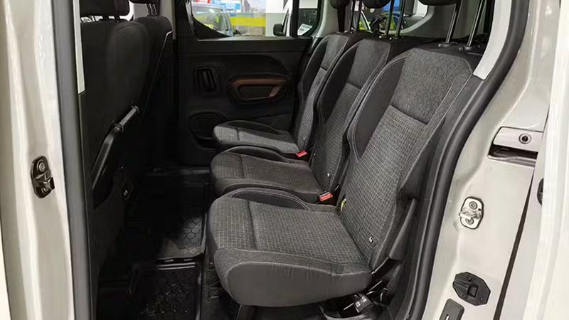 Peugeot Bipper • 2021 • 49,762 km 12