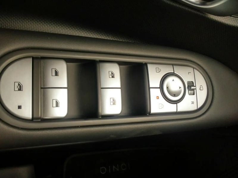 Hyundai Ioniq Electric • 2022 • 19,000 km 7