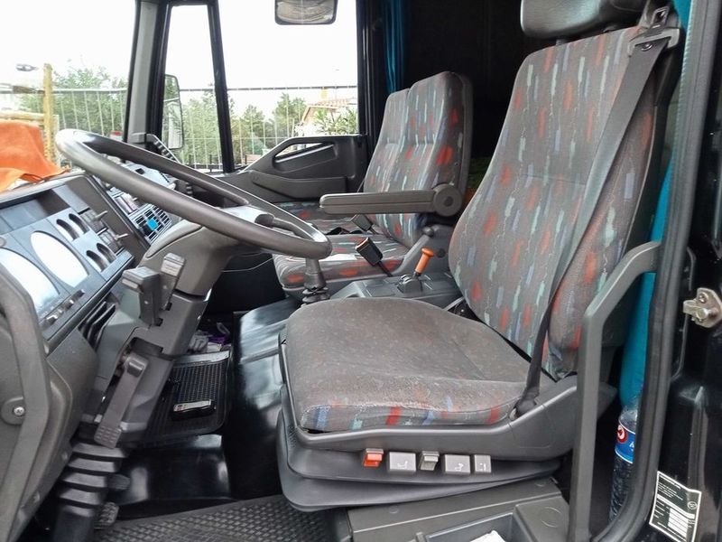 Toyota 86 • 2001 • 280,000 km 4