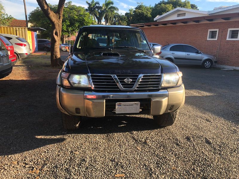 Nissan Patrol • 2001 • 165,000 km 4