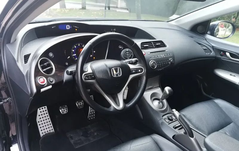Honda Civic • 2007 • 190,000 km 2
