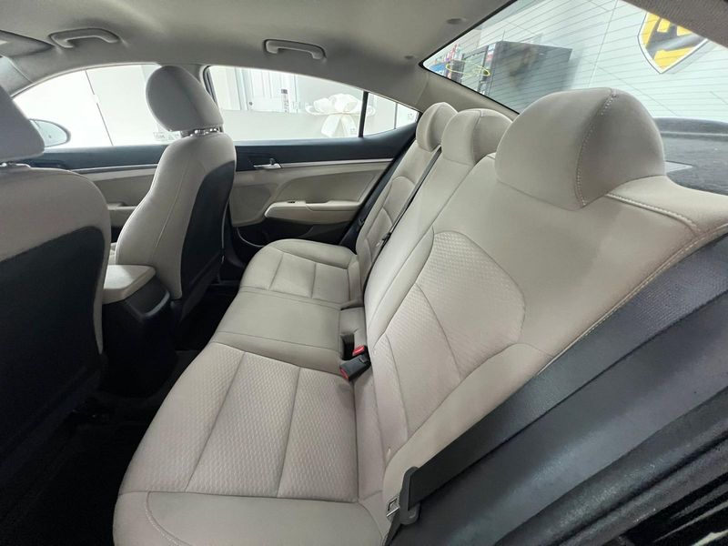 Hyundai Elantra • 2019 • 20,777 km 3