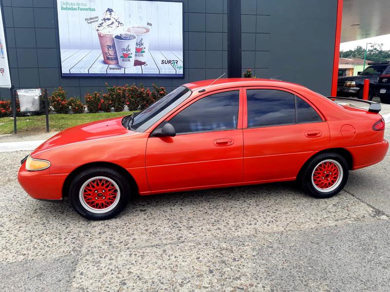 Ford Escort • 2000 • 3 km 5