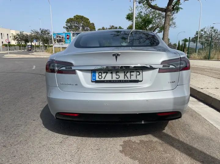 Tesla Model S • 2017 • 40,940 km 4