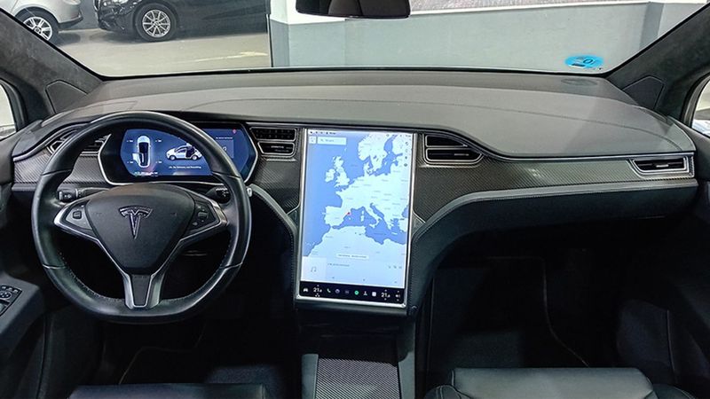 Tesla Model X • 2018 • 68,016 km 5