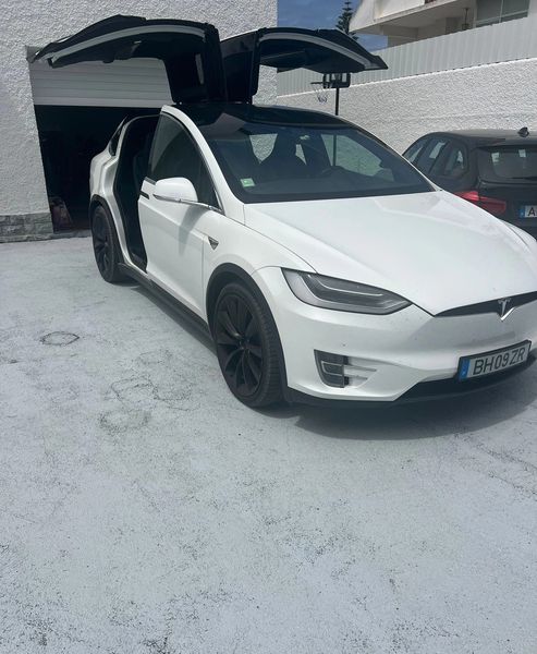 Tesla Model X • 2017 • 152,000 km 1