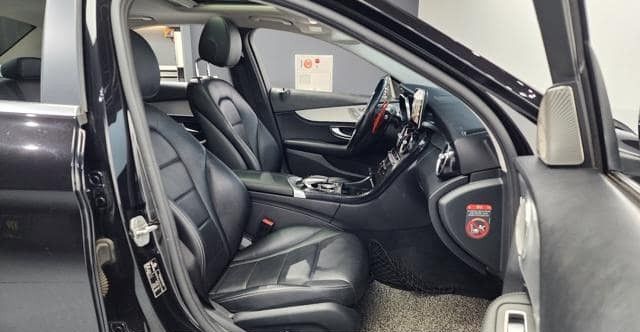 Mercedes-Benz C-Class • 2015 • 98,000 km 16