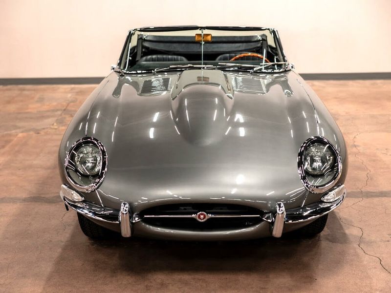 Jaguar E-PACE • 1967 • 42,690 km 8