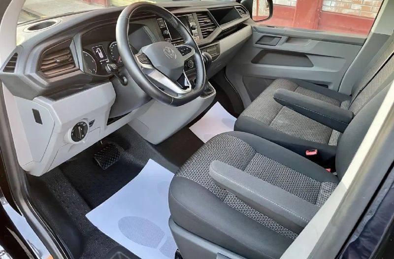 Volkswagen Caravelle • 2023 • 38,400 km 2