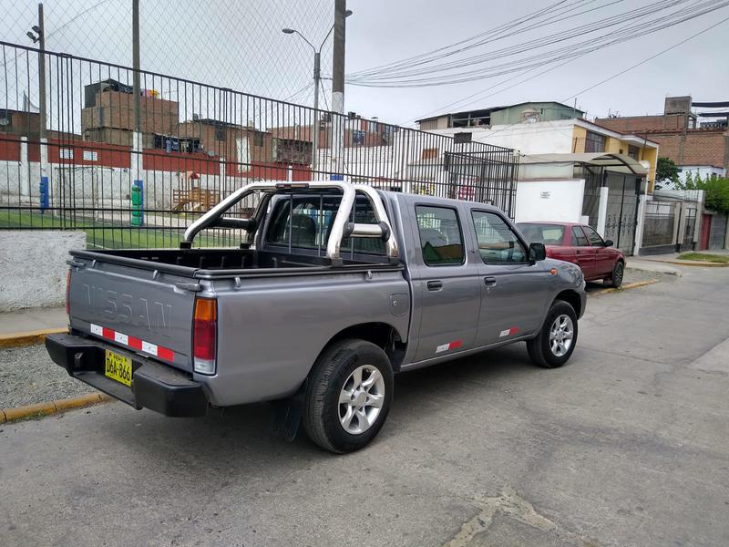 Nissan Frontier • 2011 • 200,000 km 2