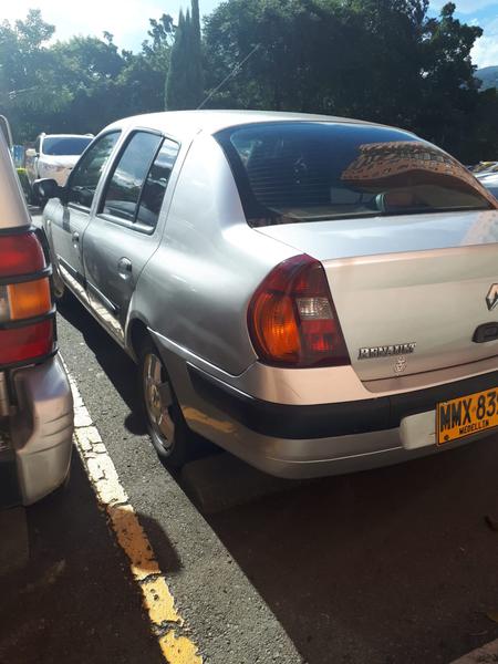 Renault Symbol • 2003 • 300,000 km 1