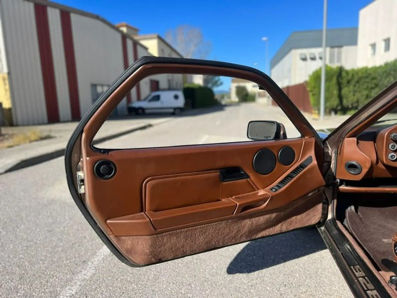 Porsche 928 • 1987 • 99,990 km 10