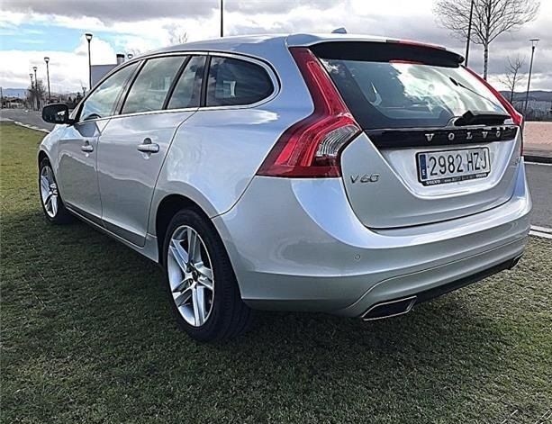 Volvo V60 • 2014 • 129,000 km 4