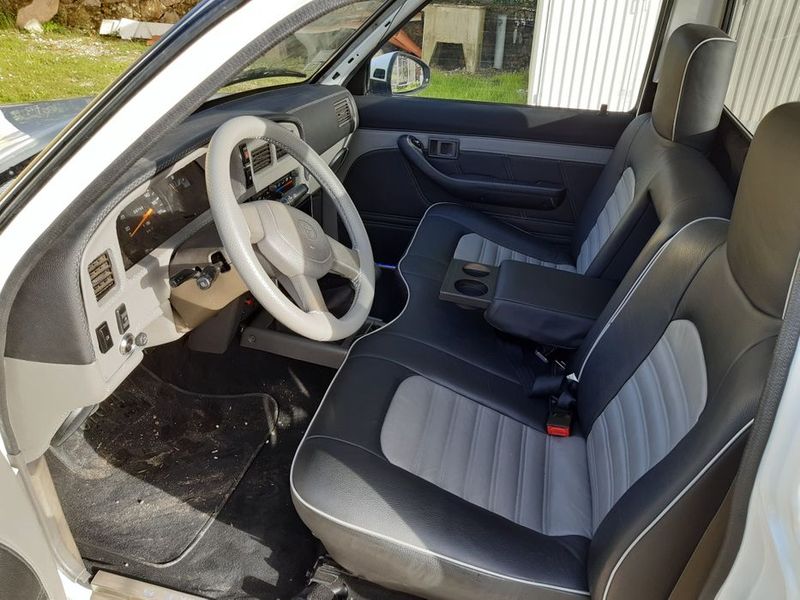 Toyota Hilux • 1991 • 130,000 km 2