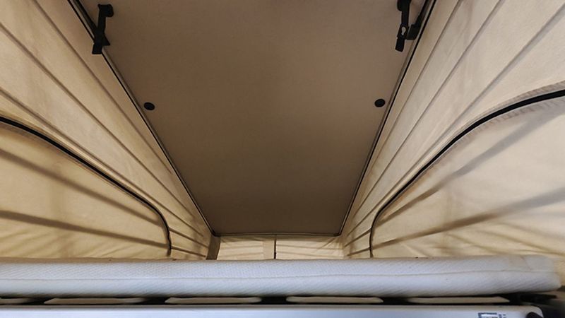 Mercedes-Benz 210 Van • 2018 • 99,731 km 6