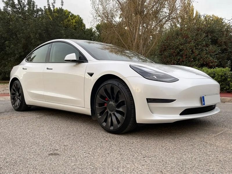 Tesla Model 3 • 2021 • 116,790 km 2