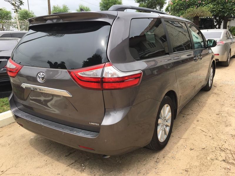 Toyota Sienna • 2012 • 32 km 2