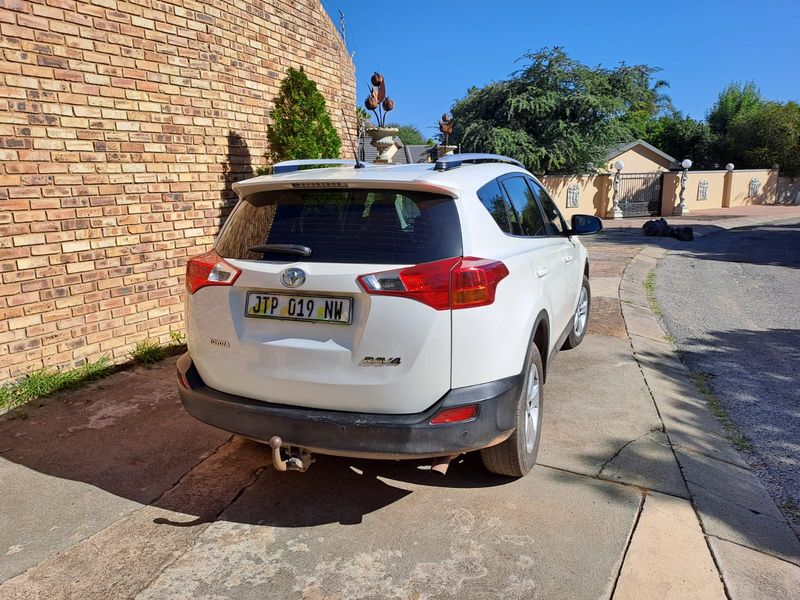 Toyota RAV4 • 2013 • 277,000 km 2