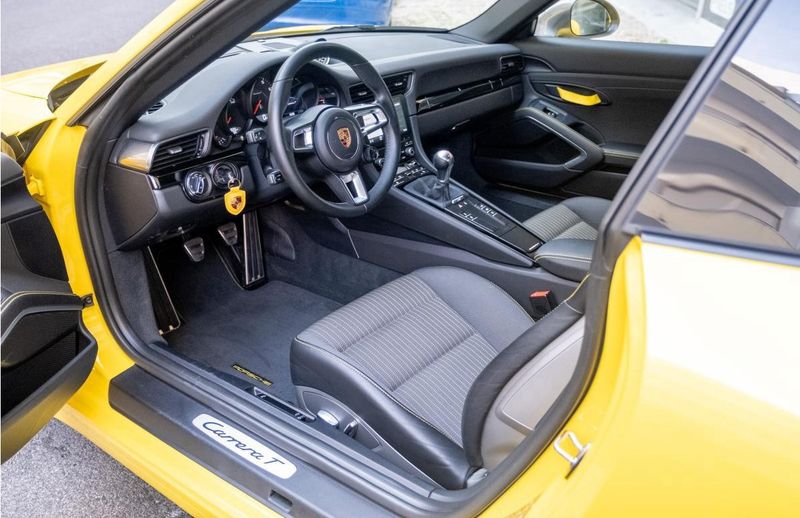 Porsche 911 • 2018 • 20,000 km 4