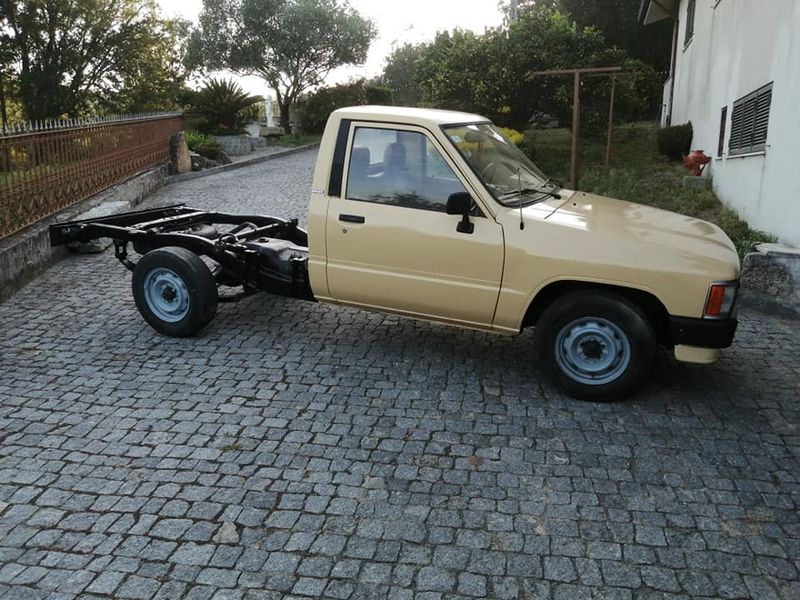 Toyota Hilux • 1988 • 346,000 km 2