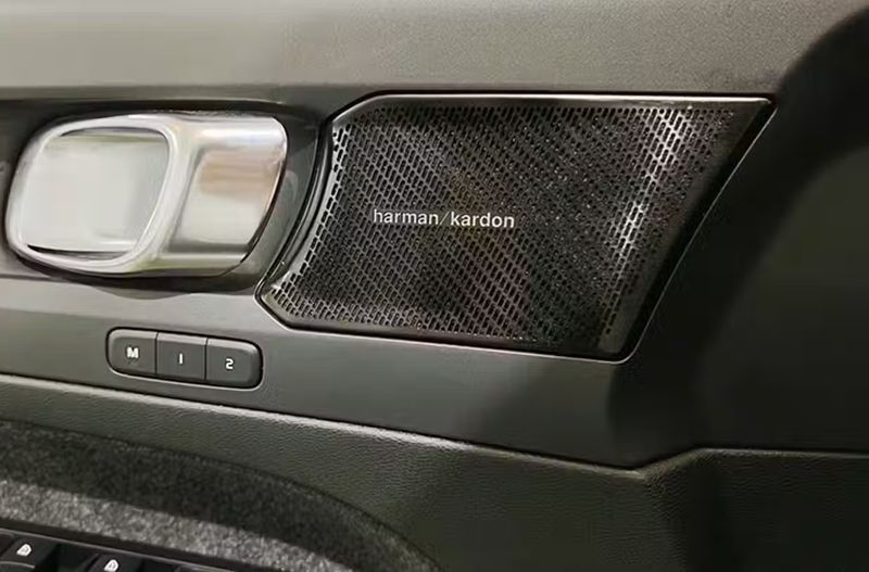 Volvo C30 • 2022 • 67,641 km 6