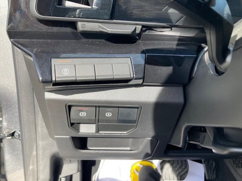 Renault Captur • 2024 • 3,542 km 25