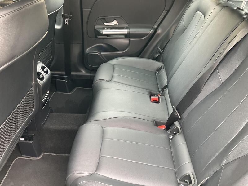 Mercedes-Benz GLA • 2022 • 12,076 km 18