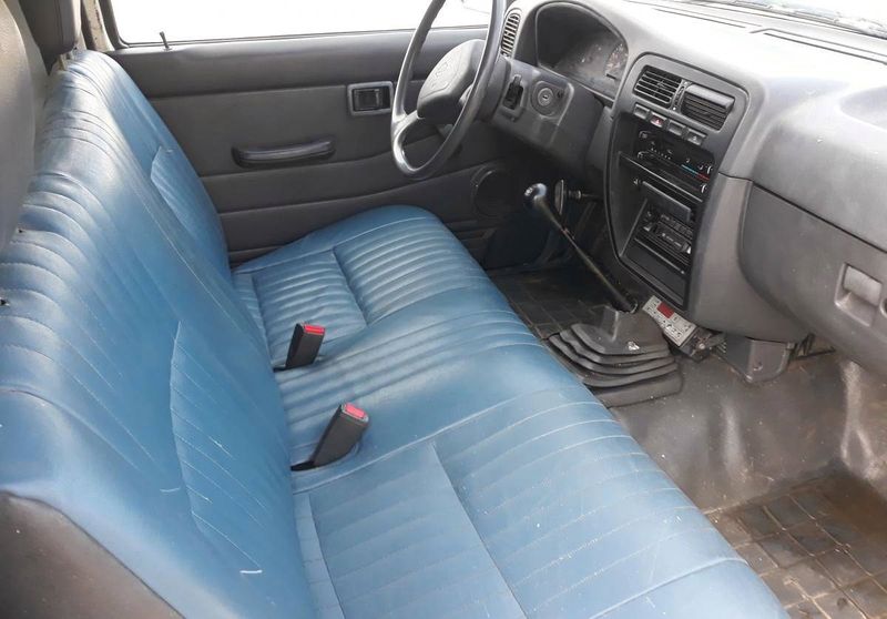 Nissan Pickup • 1996 • 350,000 km 5