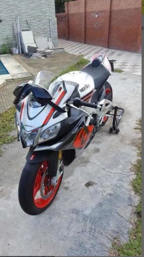 Aprilia rsv4 aprc • 2018 • 35,000 km 5