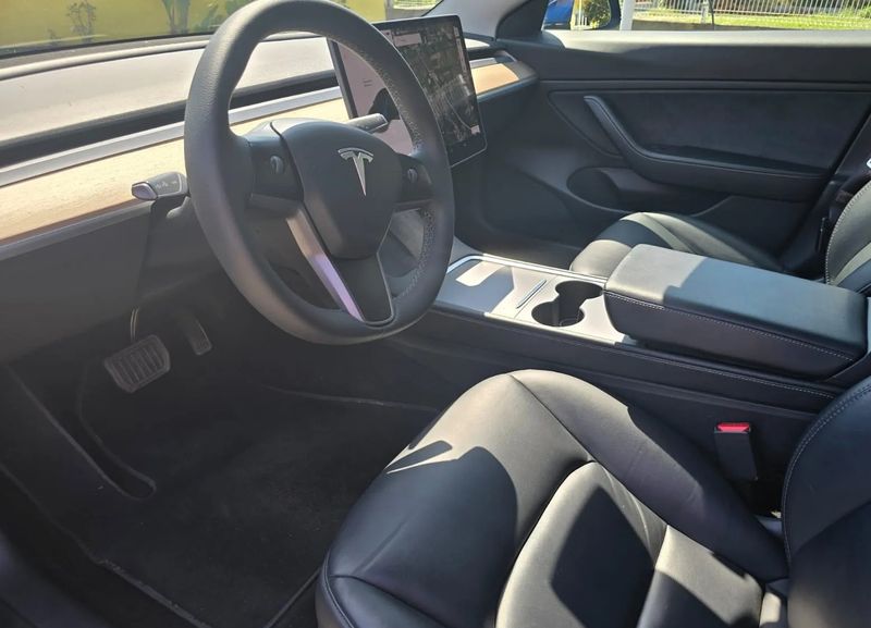 Tesla Model 3 • 2021 • 124,000 km 10