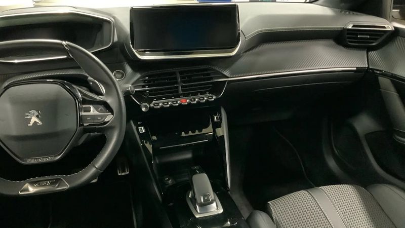 Peugeot 2008 • 2021 • 32,700 km 11