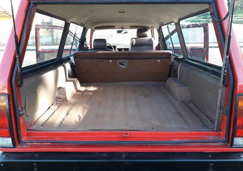 Nissan Pickup • 1990 • 250,000 km 5