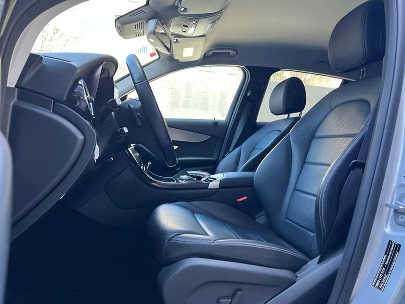 Mercedes-Benz GLC-Class • 2019 • 58,000 km 11