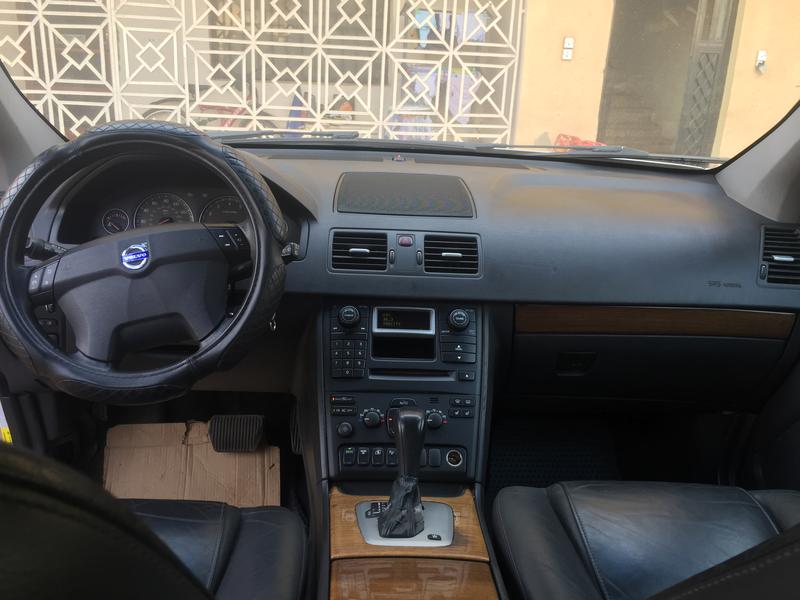 Volvo XC90 • 2006 • 140,000 km 1