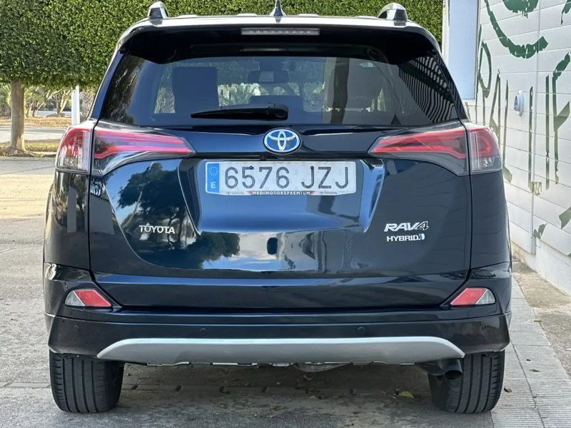 Toyota RAV4 • 2017 • 158,000 km 2