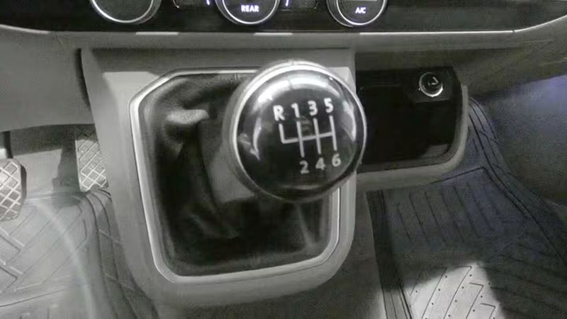 Volkswagen California • 2021 • 60,254 km 9