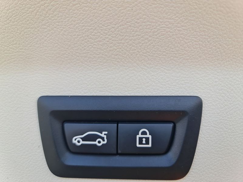 BMW X3 • 2021 • 87,500 km 6