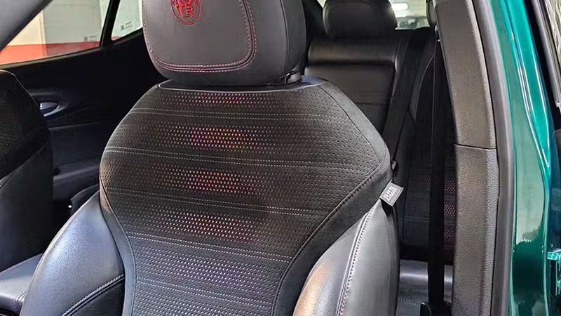 Alfa Romeo Stelvio • 2023 • 65,924 km 7