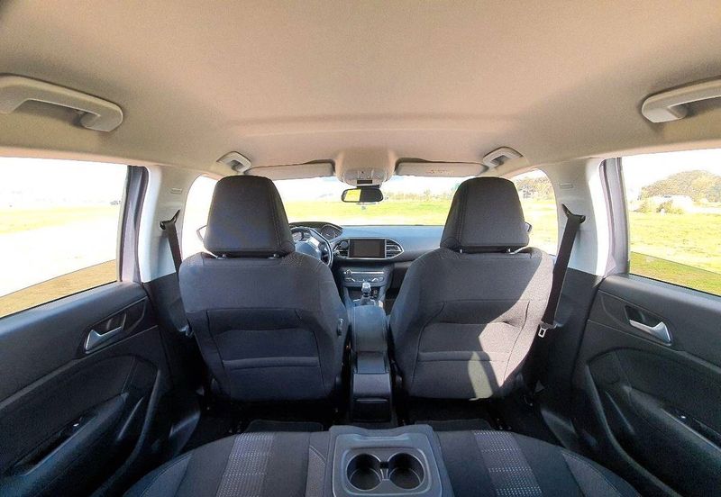 Peugeot 308 • 2017 • 62,000 km 4