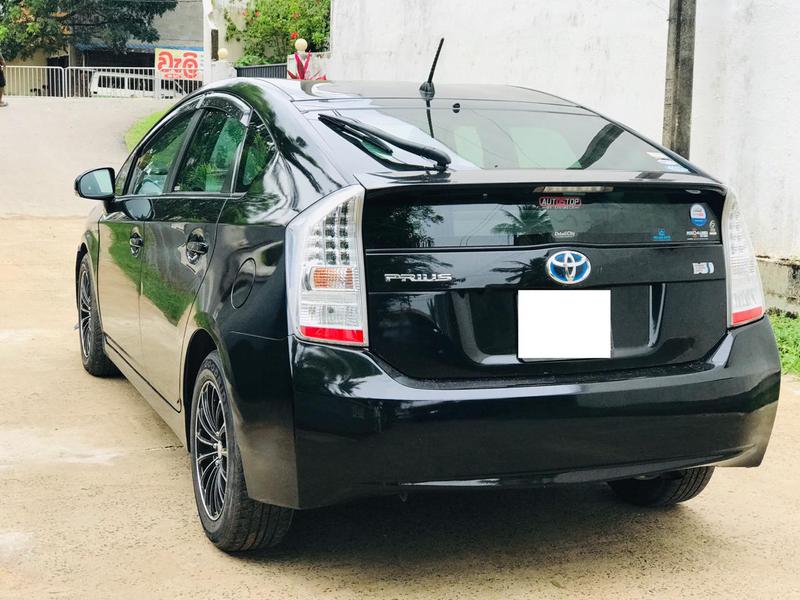 Toyota Prius • 2011 • 93,000 km 3