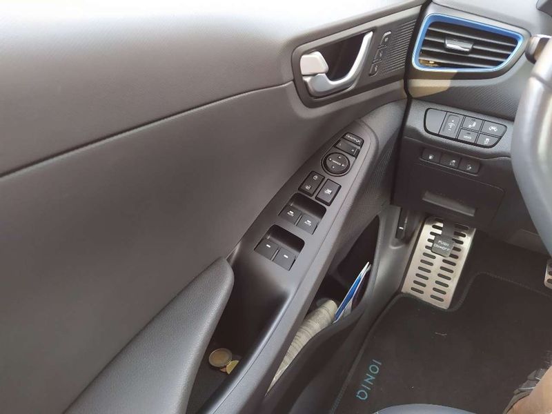Hyundai Ioniq Electric • 2018 • 79,900 km 7